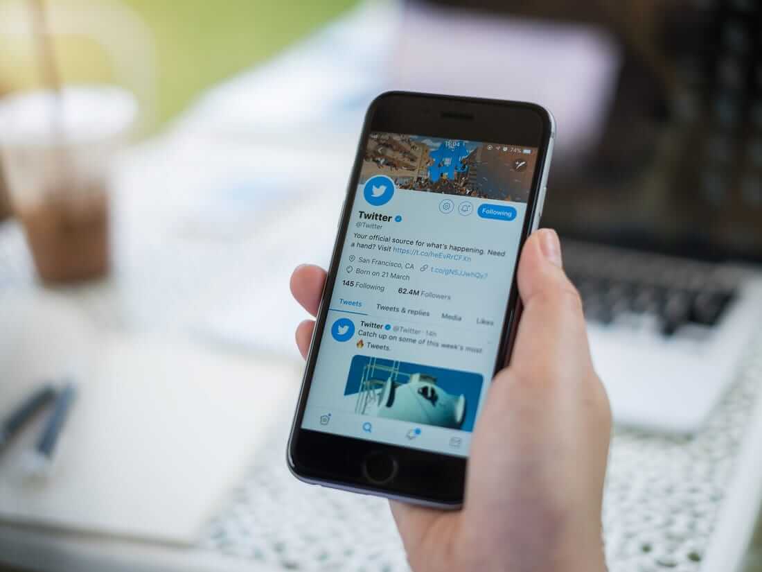 Tampilan akun resmi Twitter di aplikasi Twitter